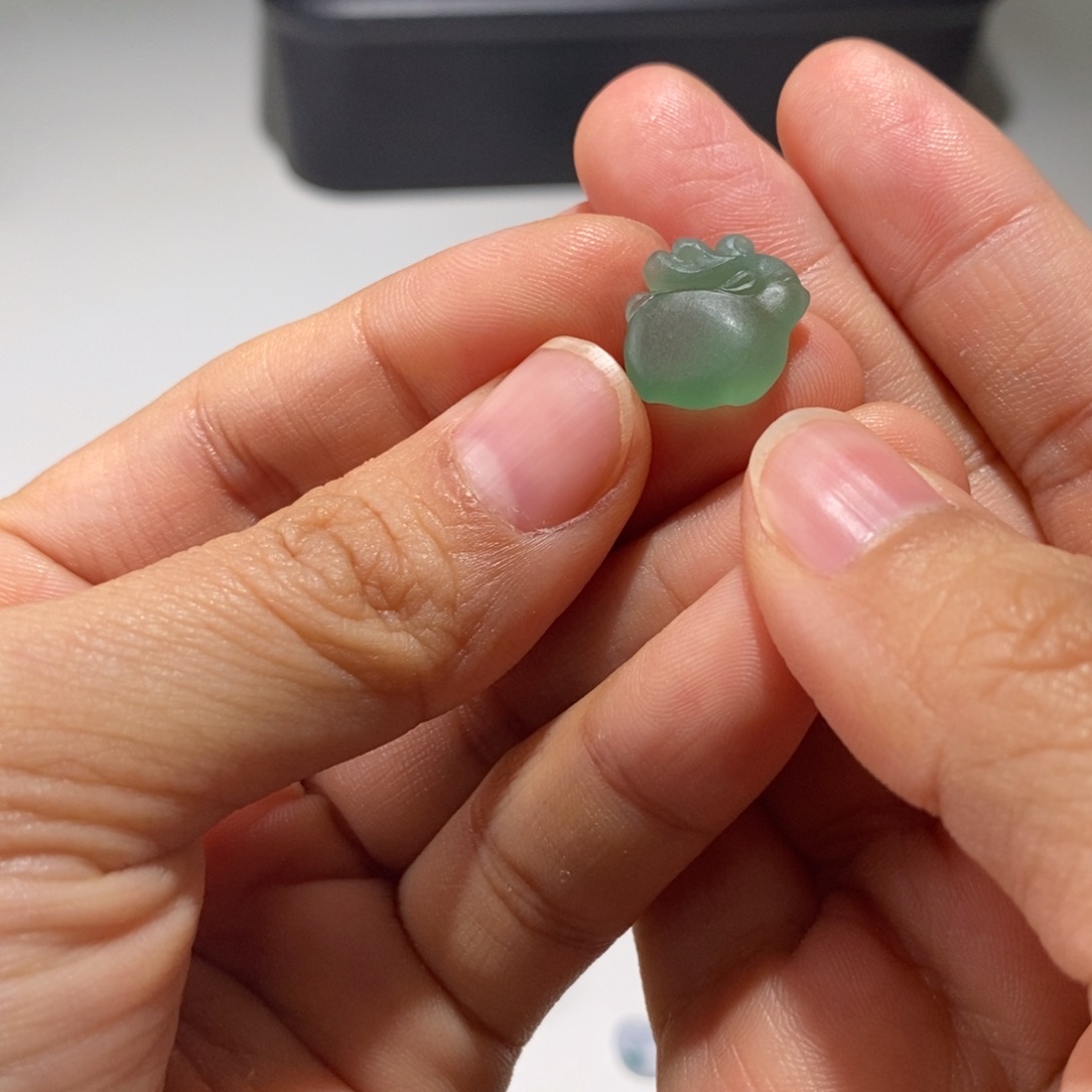 ****猪定制翡翠未镶嵌随形