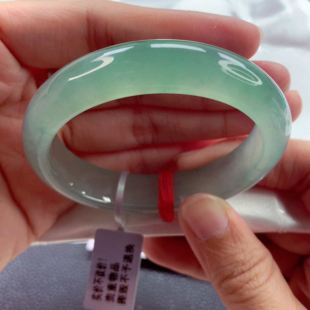 翡翠手镯（贵妃镯）未镶嵌51-52圈冰绿起光冰透毕业超绝A