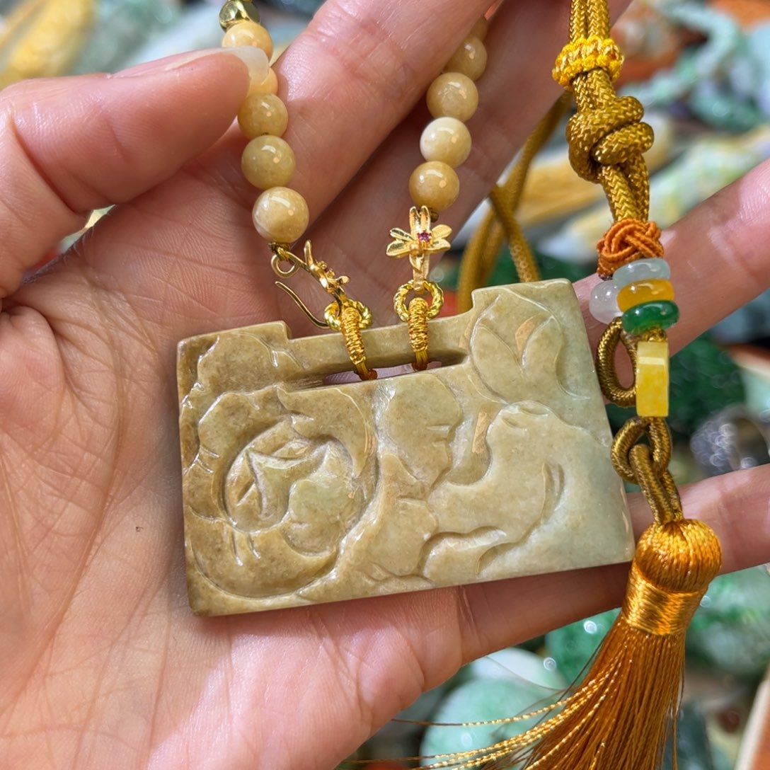 翡翠颈饰未镶嵌待编款