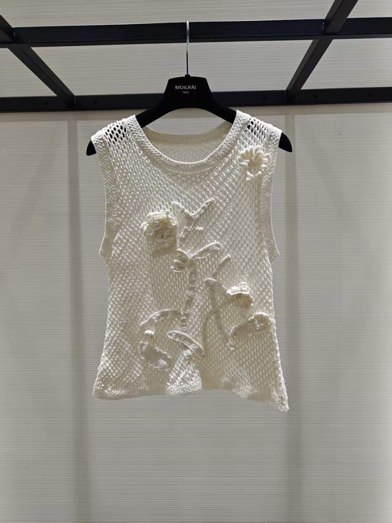 MO夏季新款立体钩花圆领镂空休闲百搭无袖上衣 XM2511560