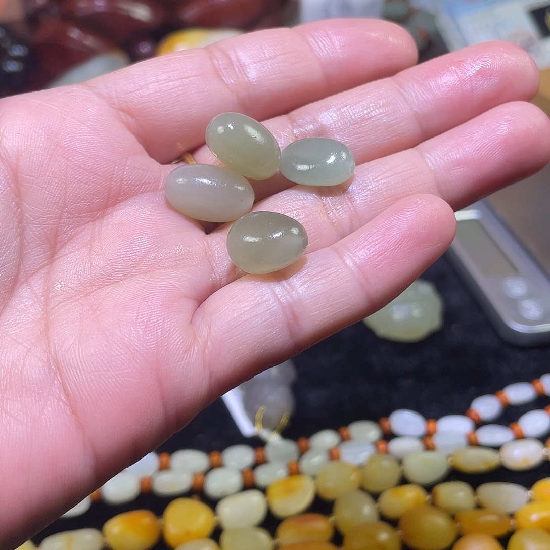 和田玉（糖玉）未镶嵌颈饰