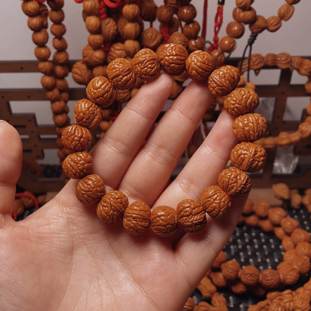 木质类龙纹桃枭手串