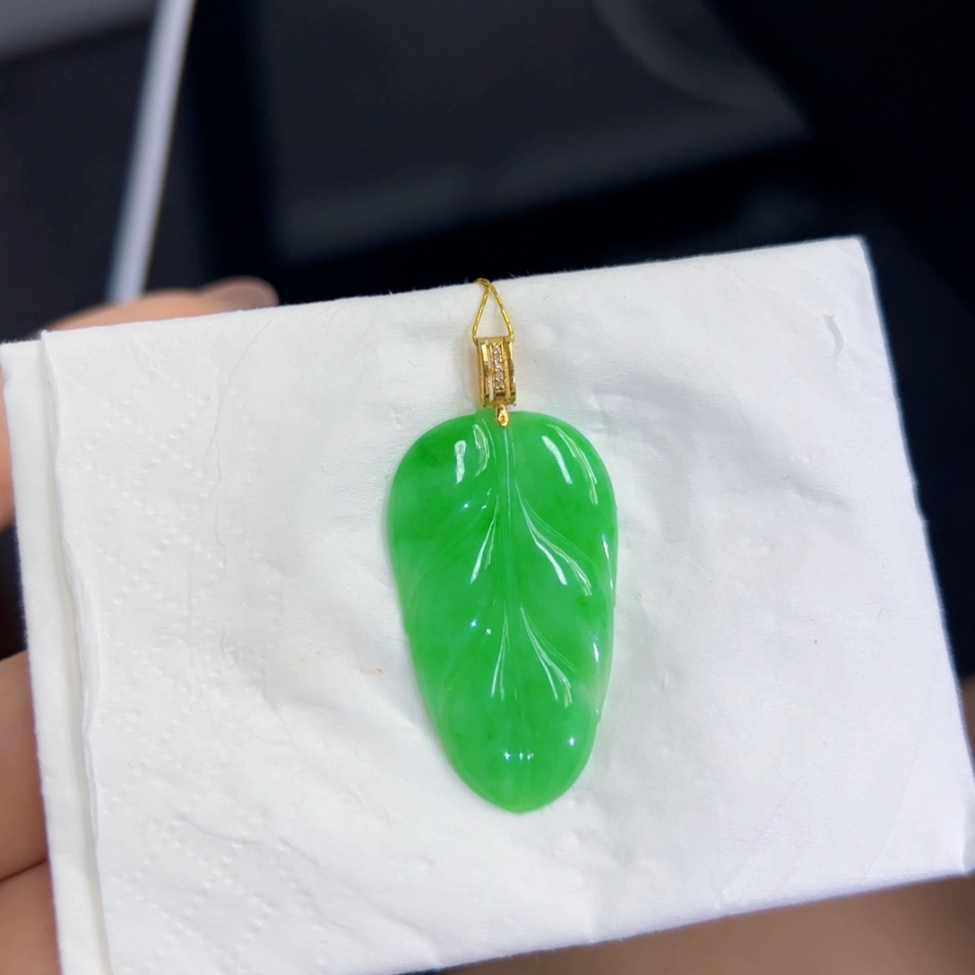 翡翠18K金镶嵌颈饰翡翠Q