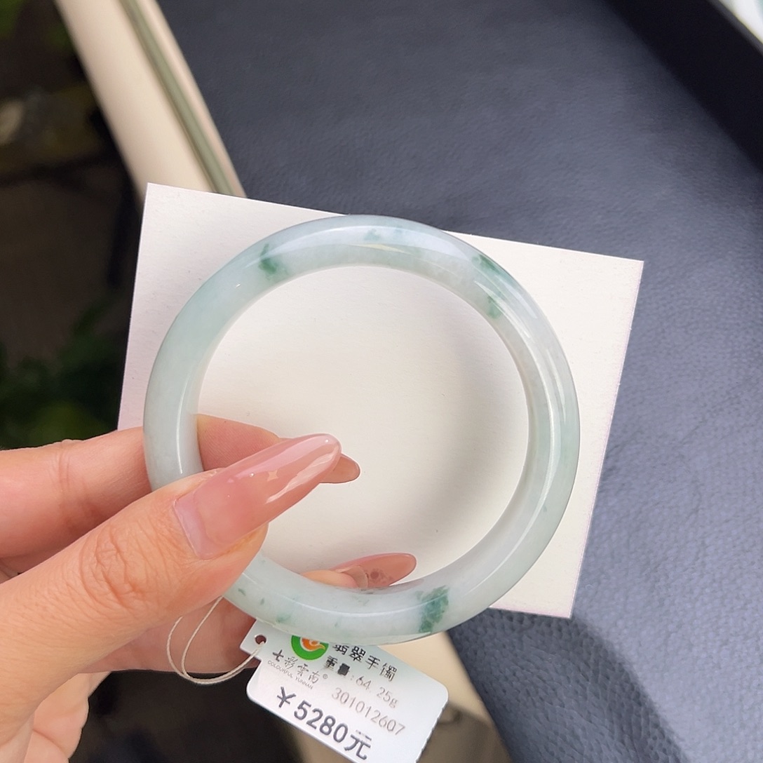 翡翠手镯未镶嵌57飘花