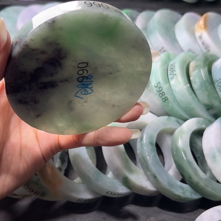 定制翡翠未镶嵌手镯