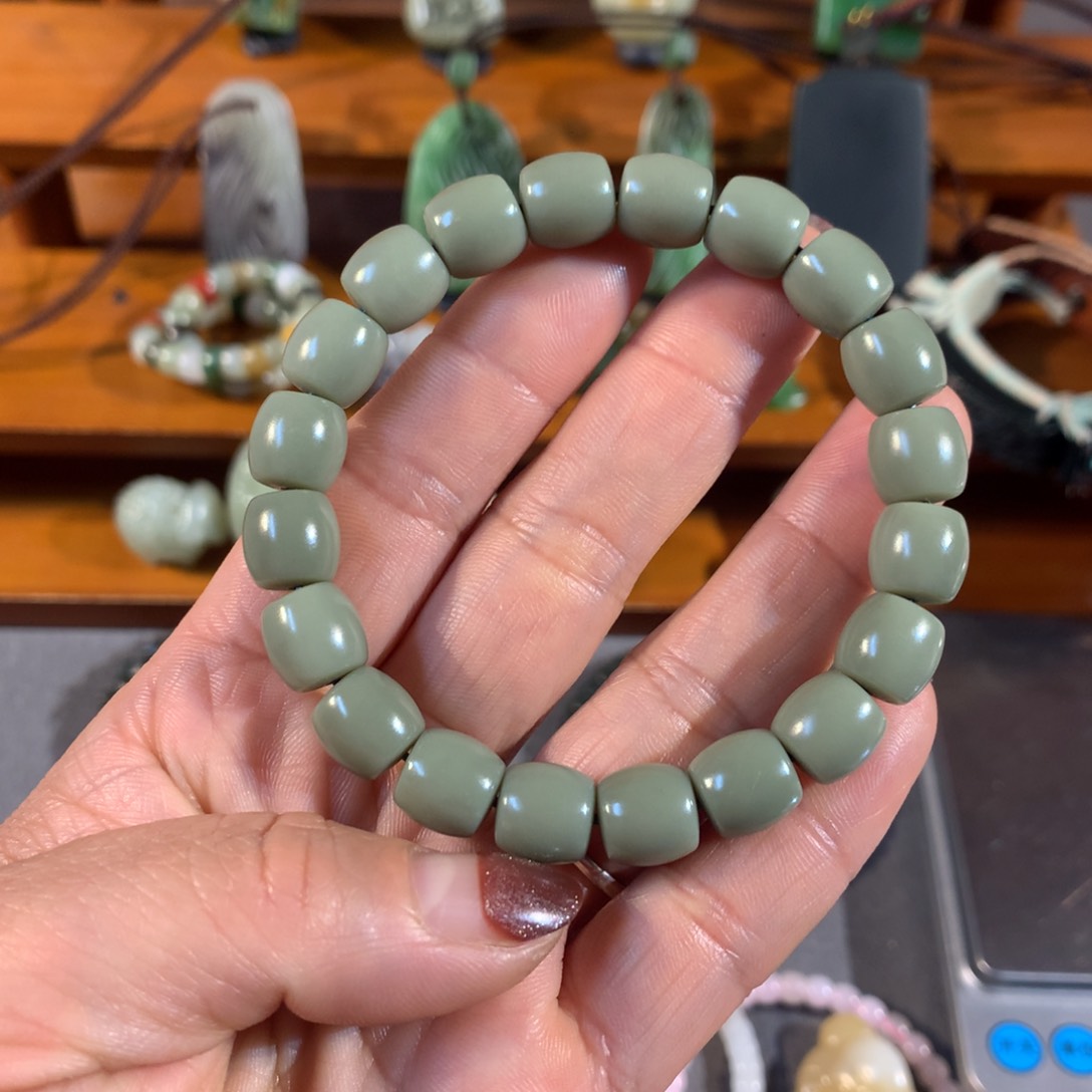 和田玉（糖玉）颈饰未镶嵌负**行