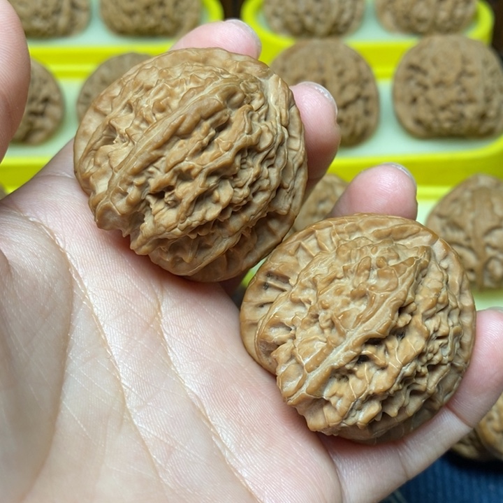 右***串文玩核桃三角白42