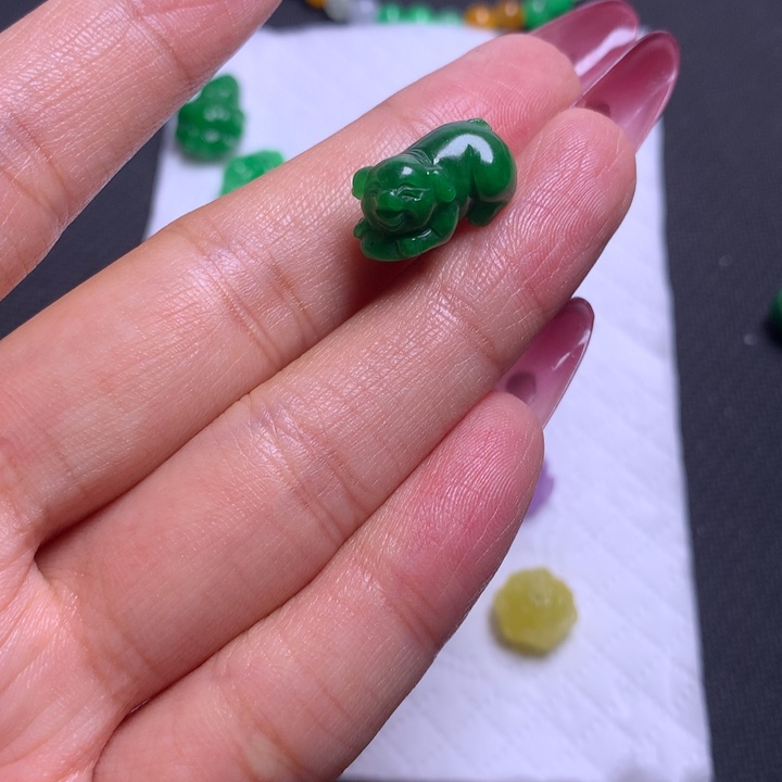 阳****翡翠未镶嵌颈饰无镶嵌58