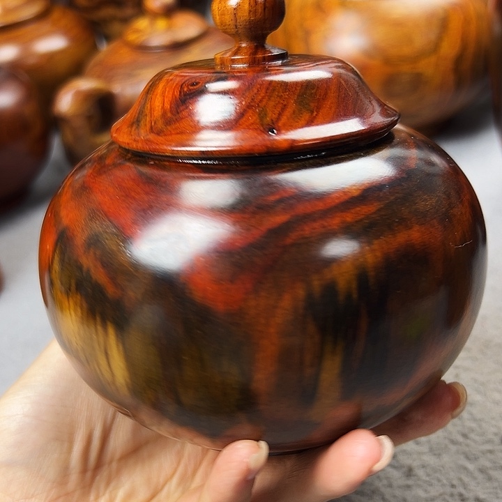 用****2老挝大红酸枝茶叶罐一个