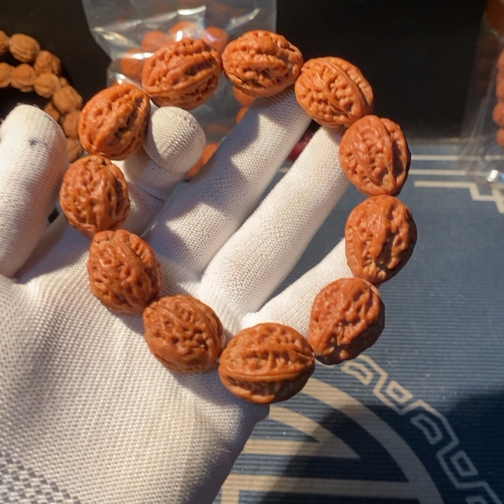 文玩核桃手串……9