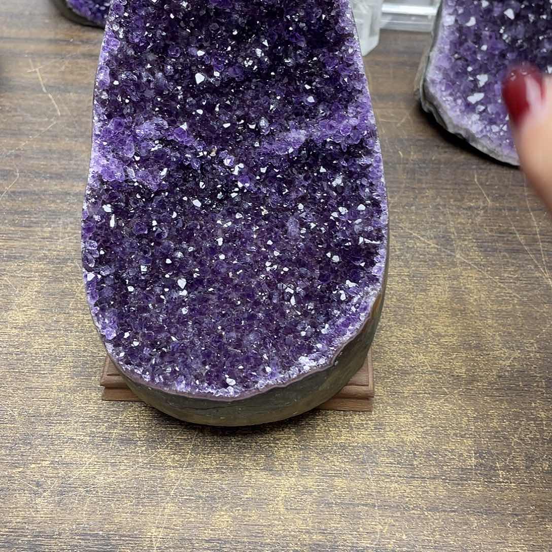 晋***纺未镶嵌紫晶大型摆件（非配饰）