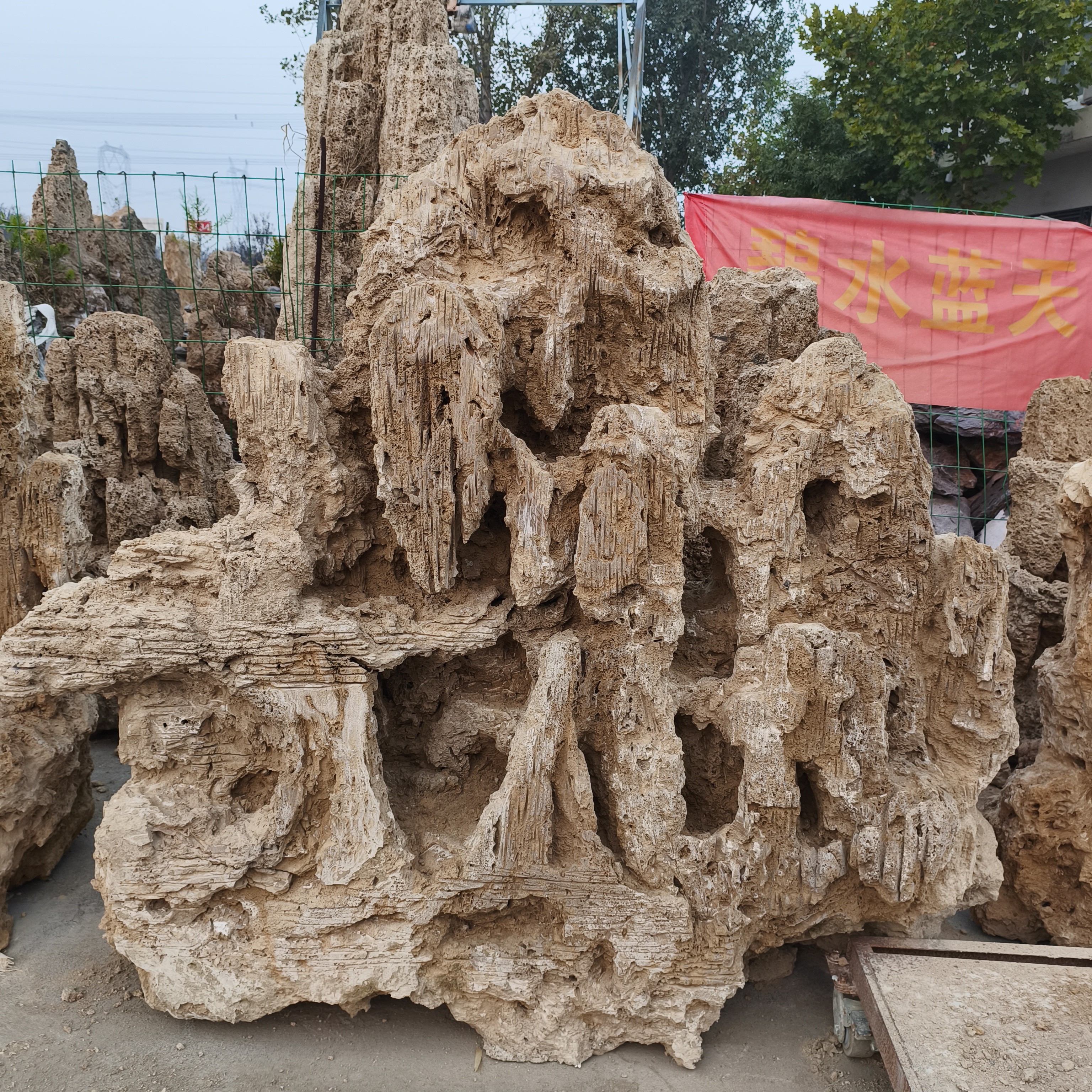 吸水石上水石假山盆景可用于庭院鱼池观赏景观