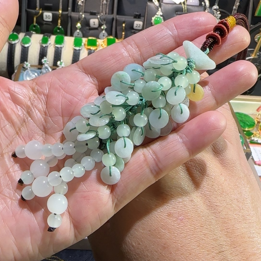 翡翠未镶嵌颈饰包挂