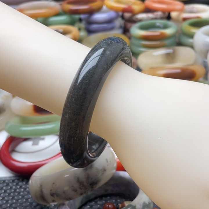 石英岩玉手镯未镶嵌