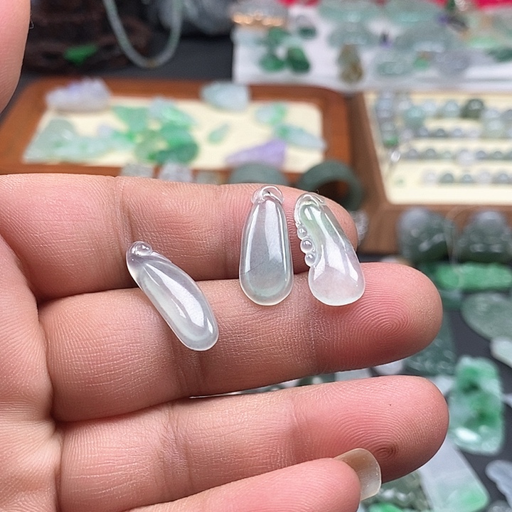 吊坠(不含链)未镶嵌翡翠一个80