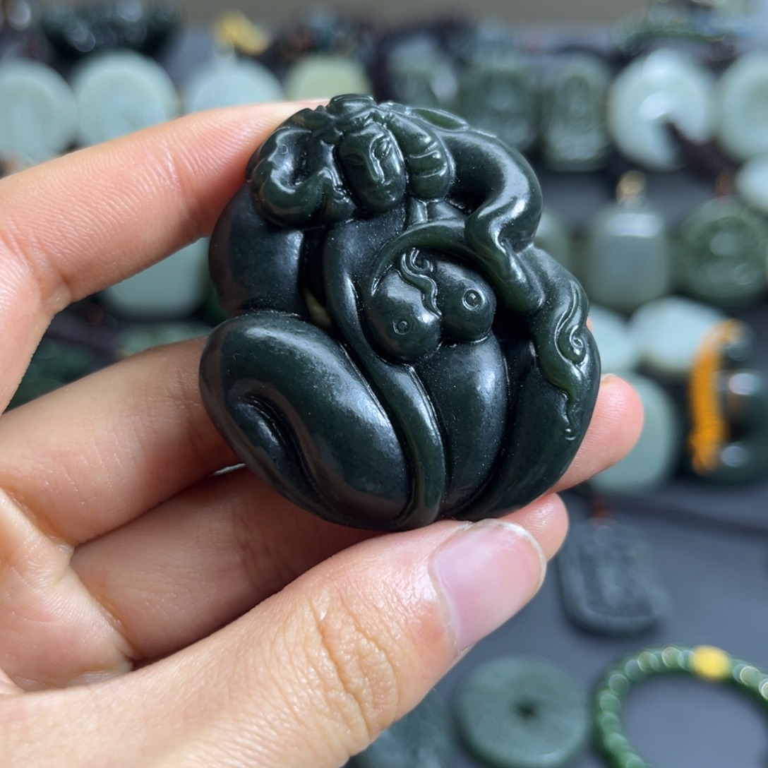 和田玉未镶嵌颈饰