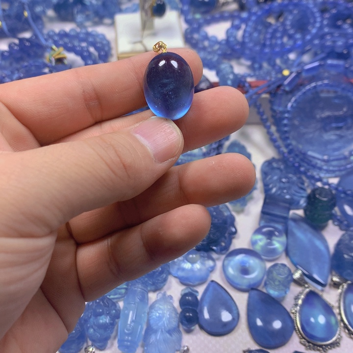 海蓝宝石颈饰未镶嵌达*