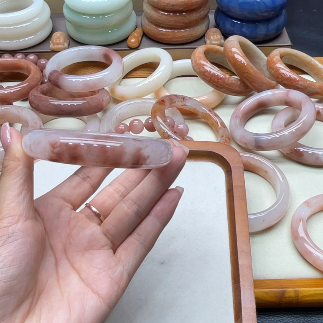 石英岩玉手链合金苗***呢