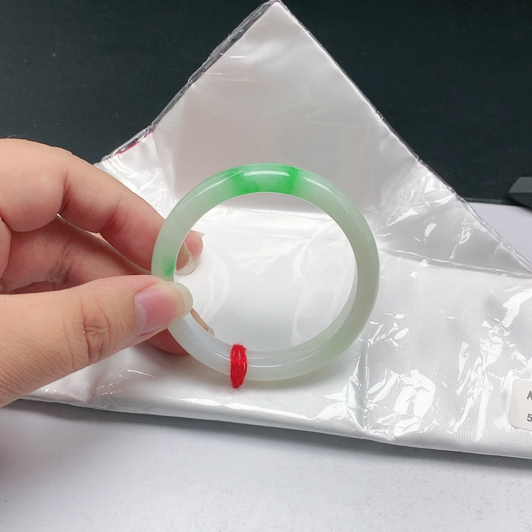 翡翠手镯未镶嵌翡翠113