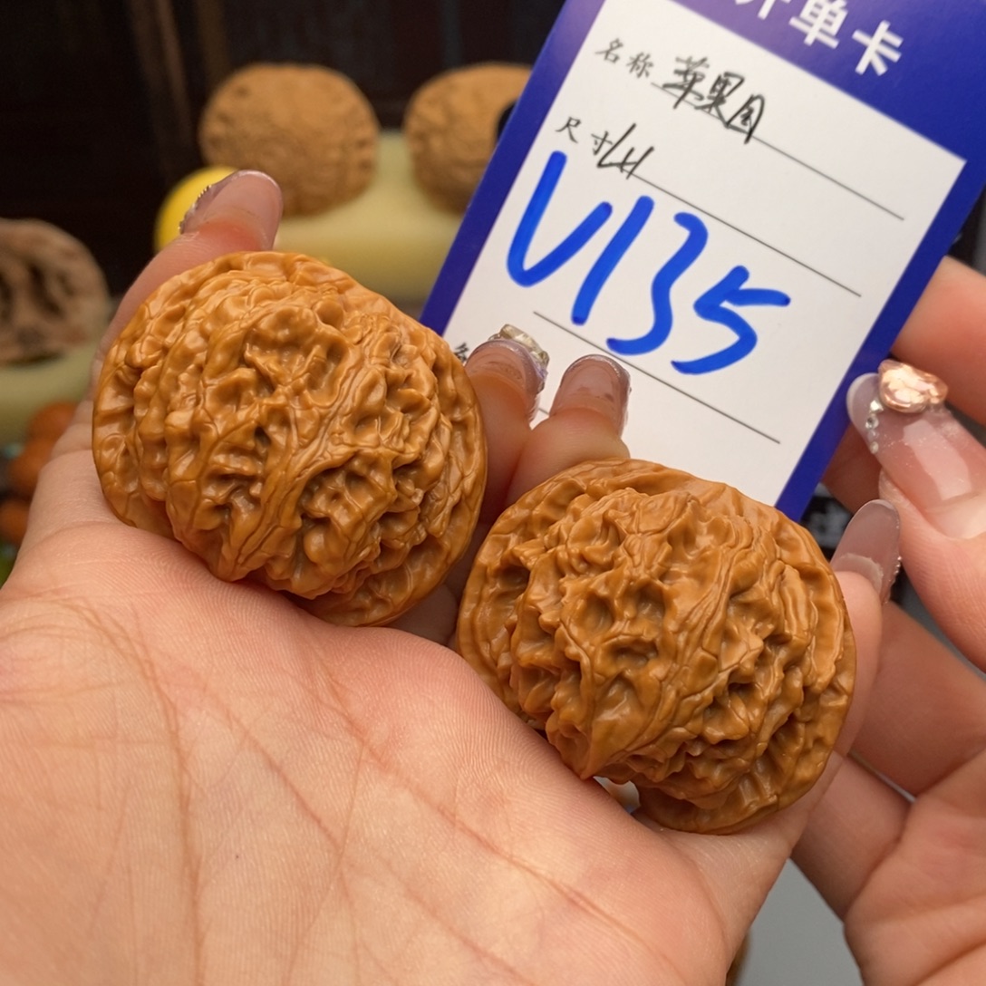 晓***弟文玩核桃吊坠苹果园