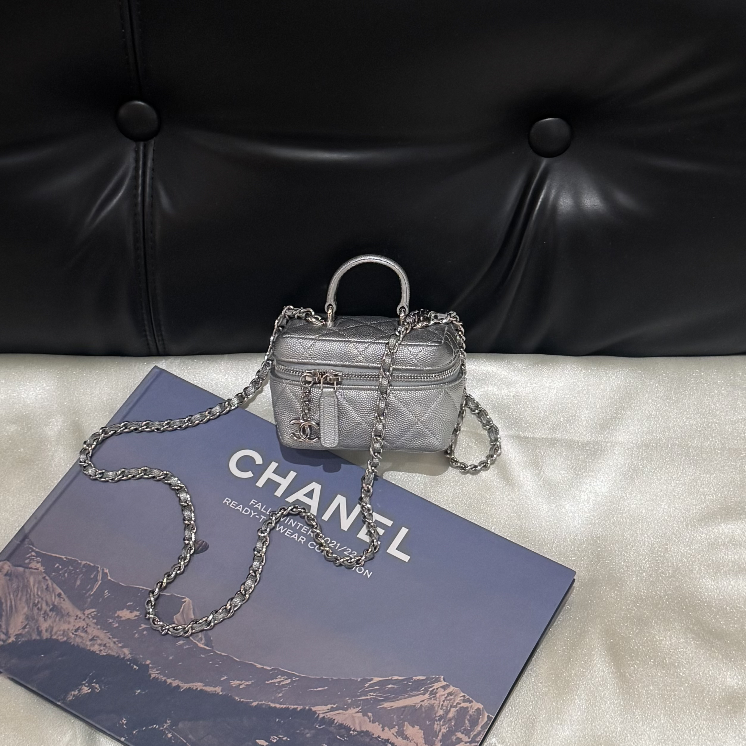 99新 Chanel/香奈儿 壹所奢品/21S mini手柄盒子包 金属银