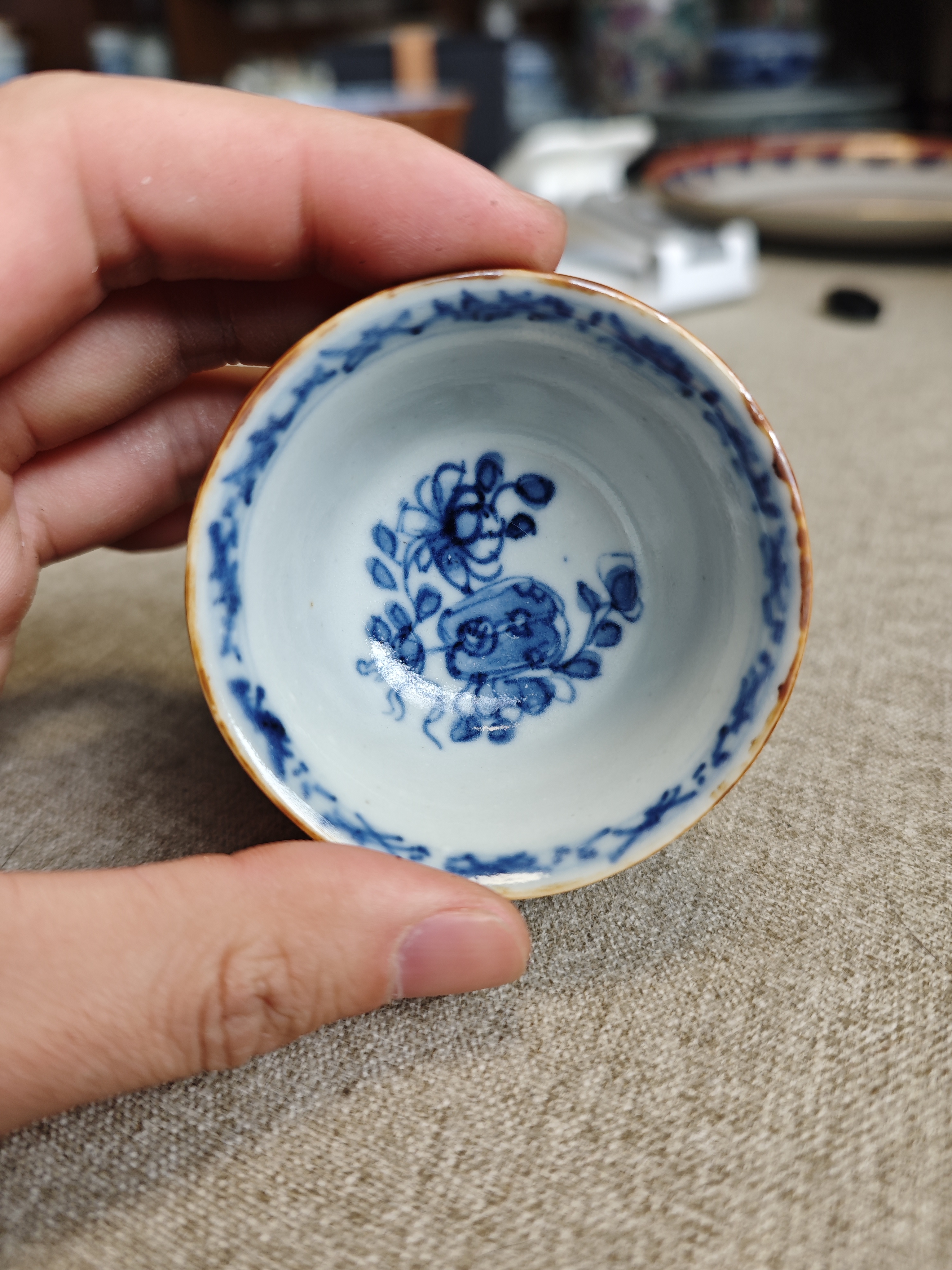 紫金釉青花花卉纹杯，全品。