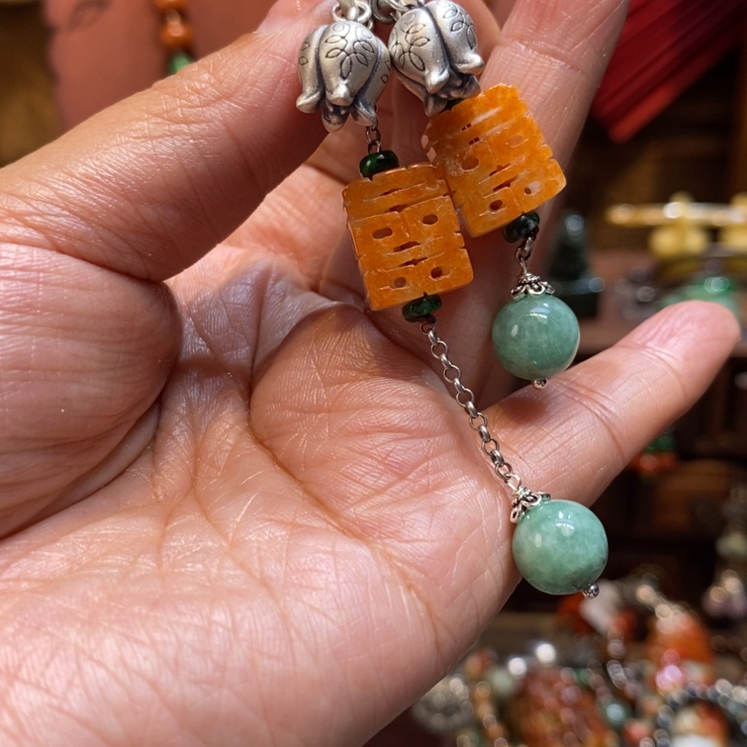 翡翠吊坠(赠链)未镶嵌