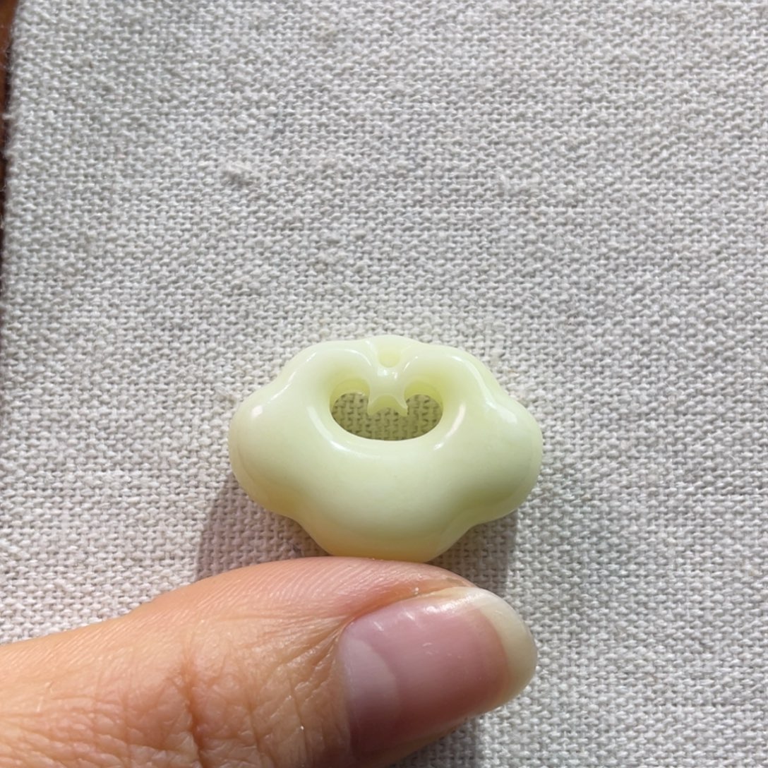 独***勾蓝田玉（蛇纹石化大理石玉）未镶嵌颈饰