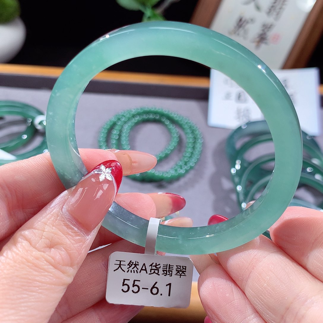 翡翠手镯（圆镯）未镶嵌