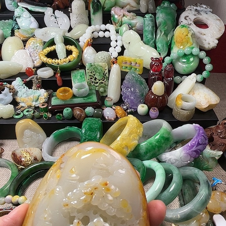 红***客翡翠未镶嵌颈饰翡翠未镶嵌颈饰