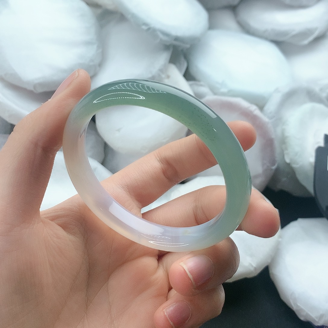 玛瑙/玉髓手镯未镶嵌58