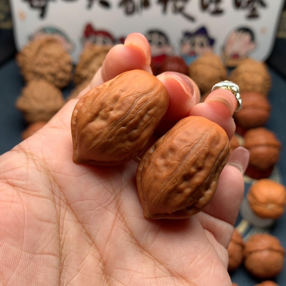 文玩核桃把件绣花鞋