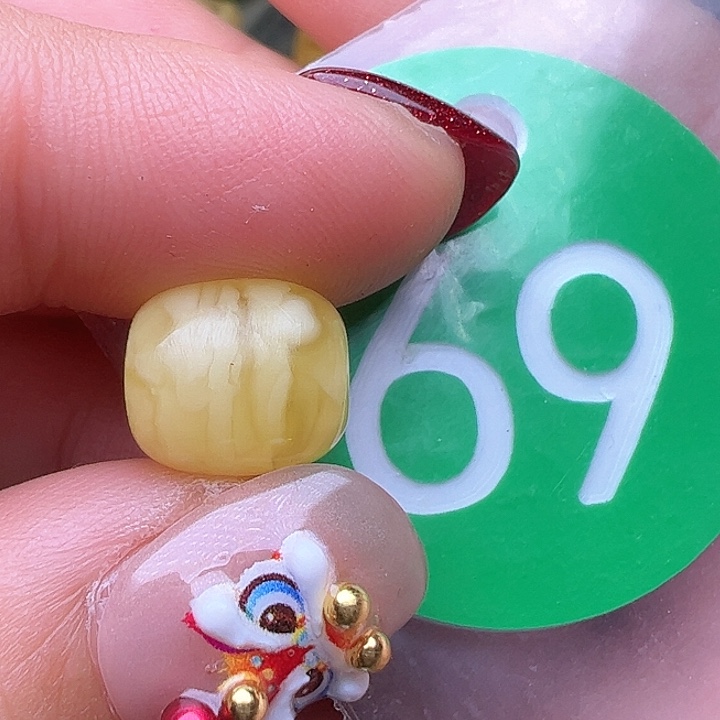 蜜蜡裸石未镶嵌划痕9.8/10.8mm