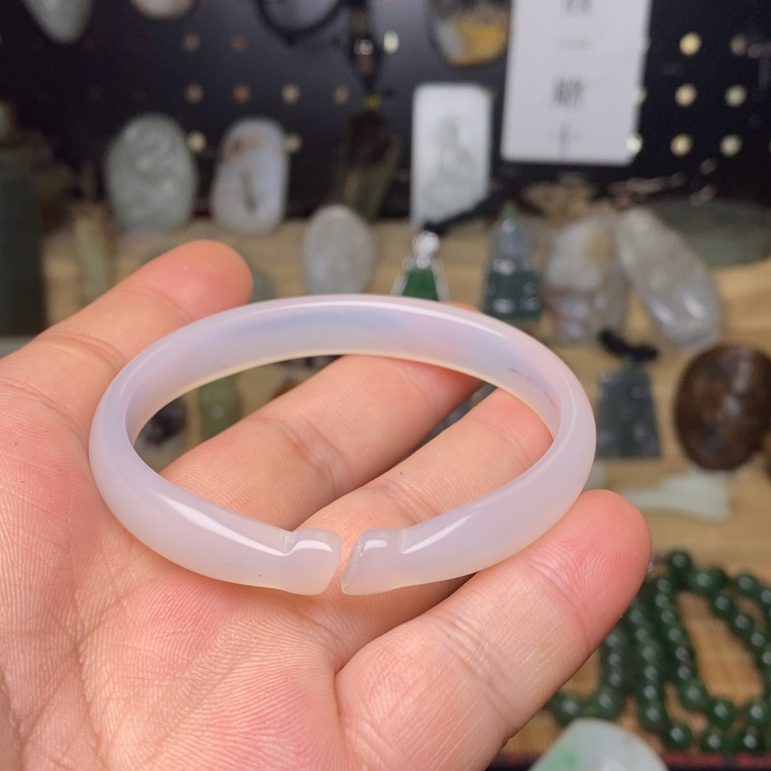 玛瑙/玉髓颈饰未镶嵌贵妃手镯福利随机发