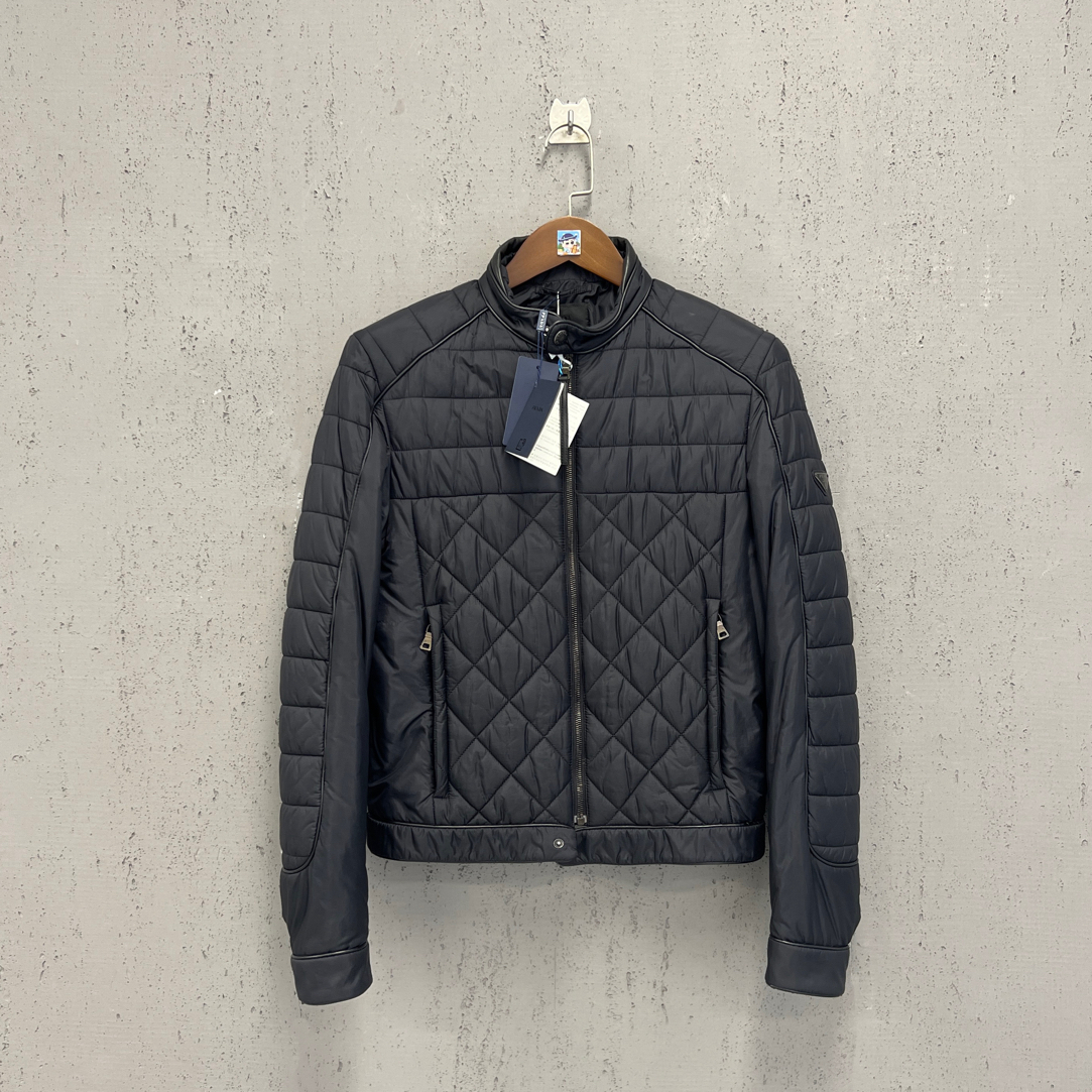 99新 Prada/普拉达 prada黑色手臂三角标羽绒外套46码
