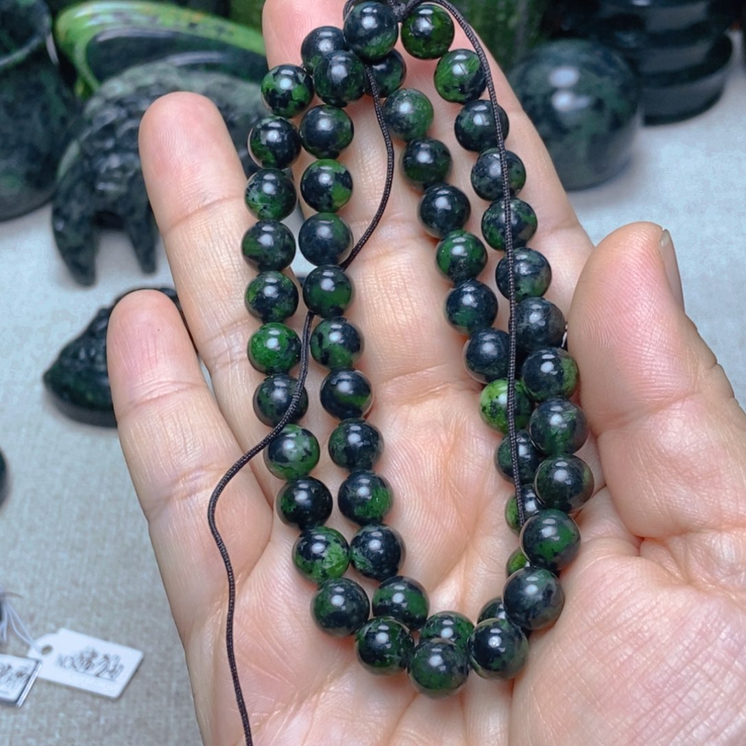 蛇纹石玉颈饰未镶嵌?**?银扣头