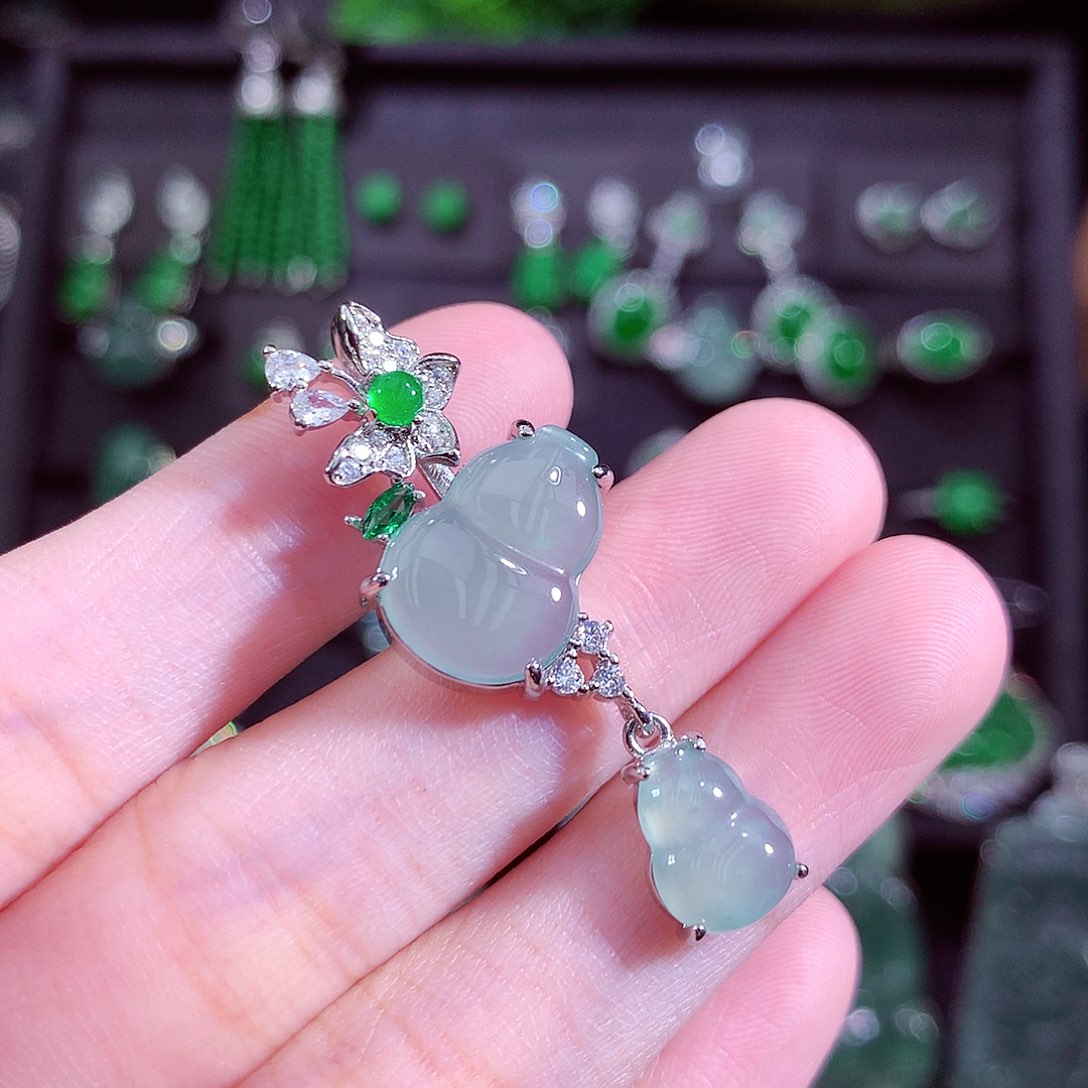 颈饰未镶嵌翡翠天然