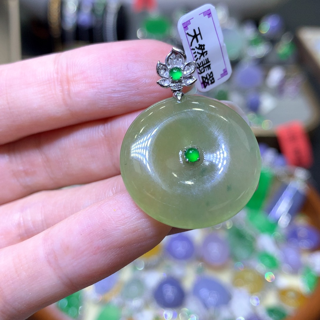 【闪购商品】翡翠颈饰18K金镶嵌翡翠吊坠项链