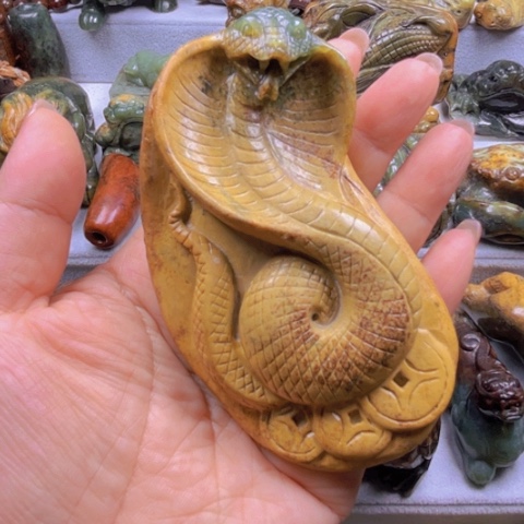 岫岩河磨玉（透闪石质玉）把件未镶嵌隆*迪