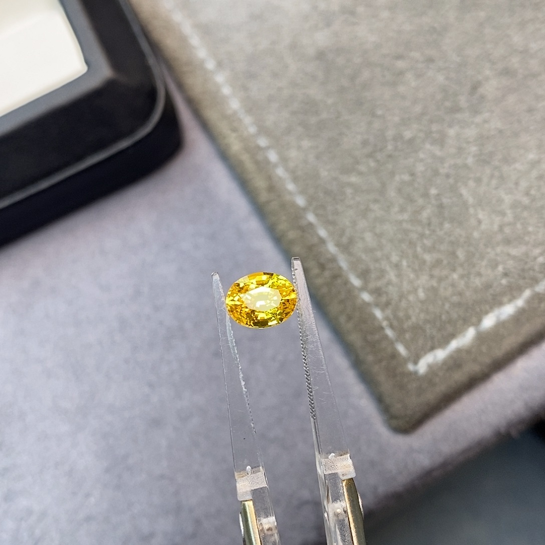 彩色蓝宝石裸石1.8ct 金丝雀