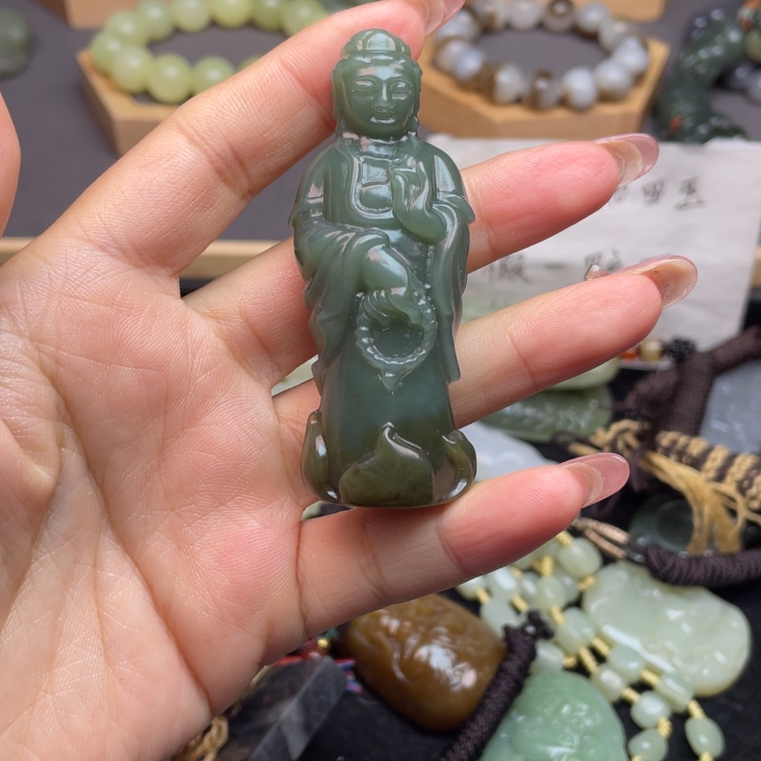 和田玉颈饰未镶嵌