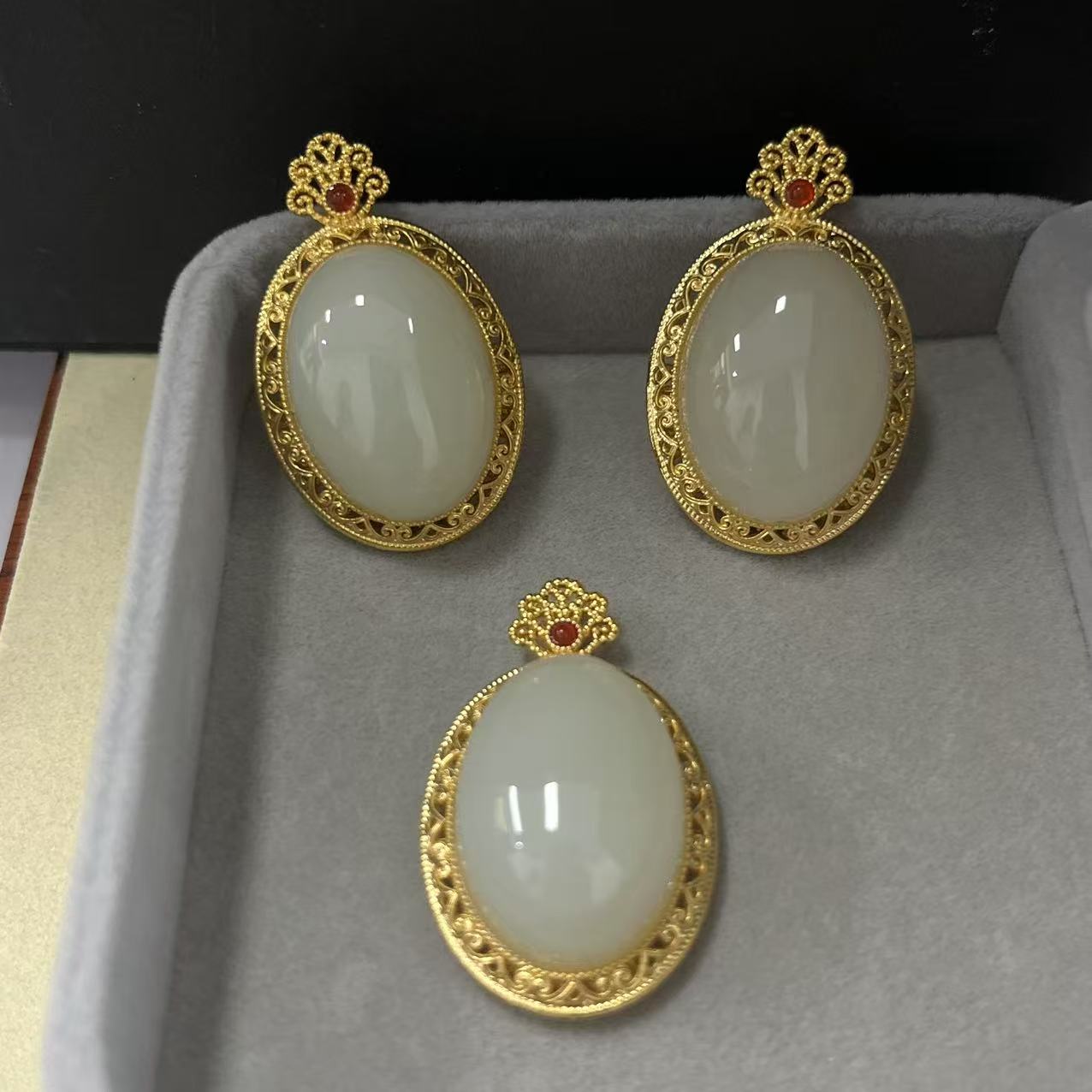 18K和田玉大蛋面吊坠*（单个多样发货）