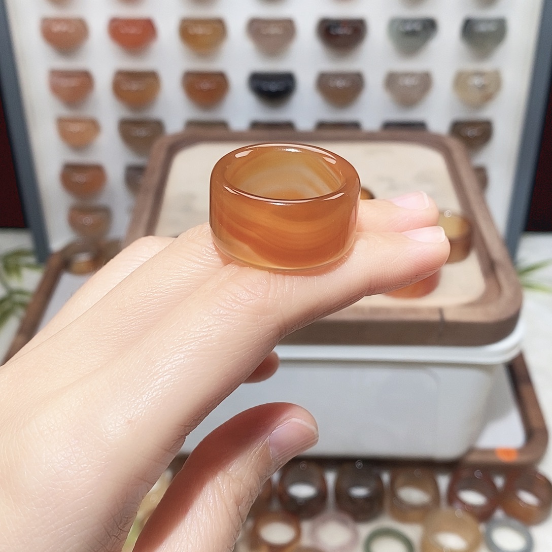 奶****玛瑙/玉髓未镶嵌戒指港26