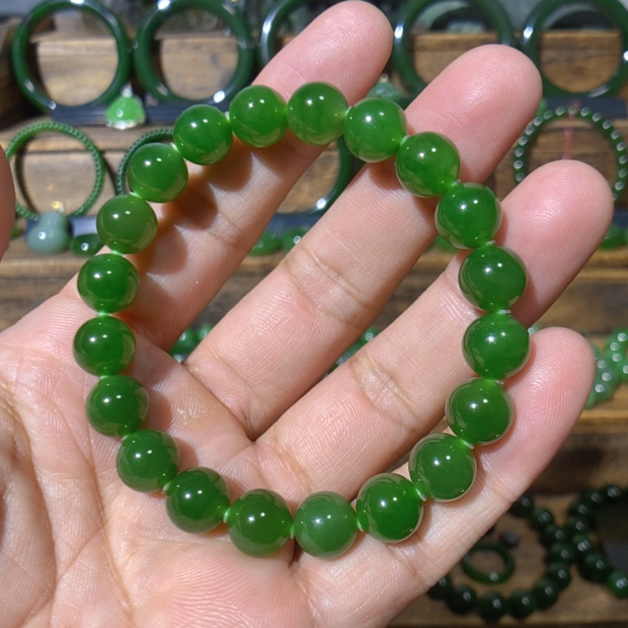 【闪购商品】吊坠(不含链)未镶嵌和田玉巴料辣阳绿手串 10