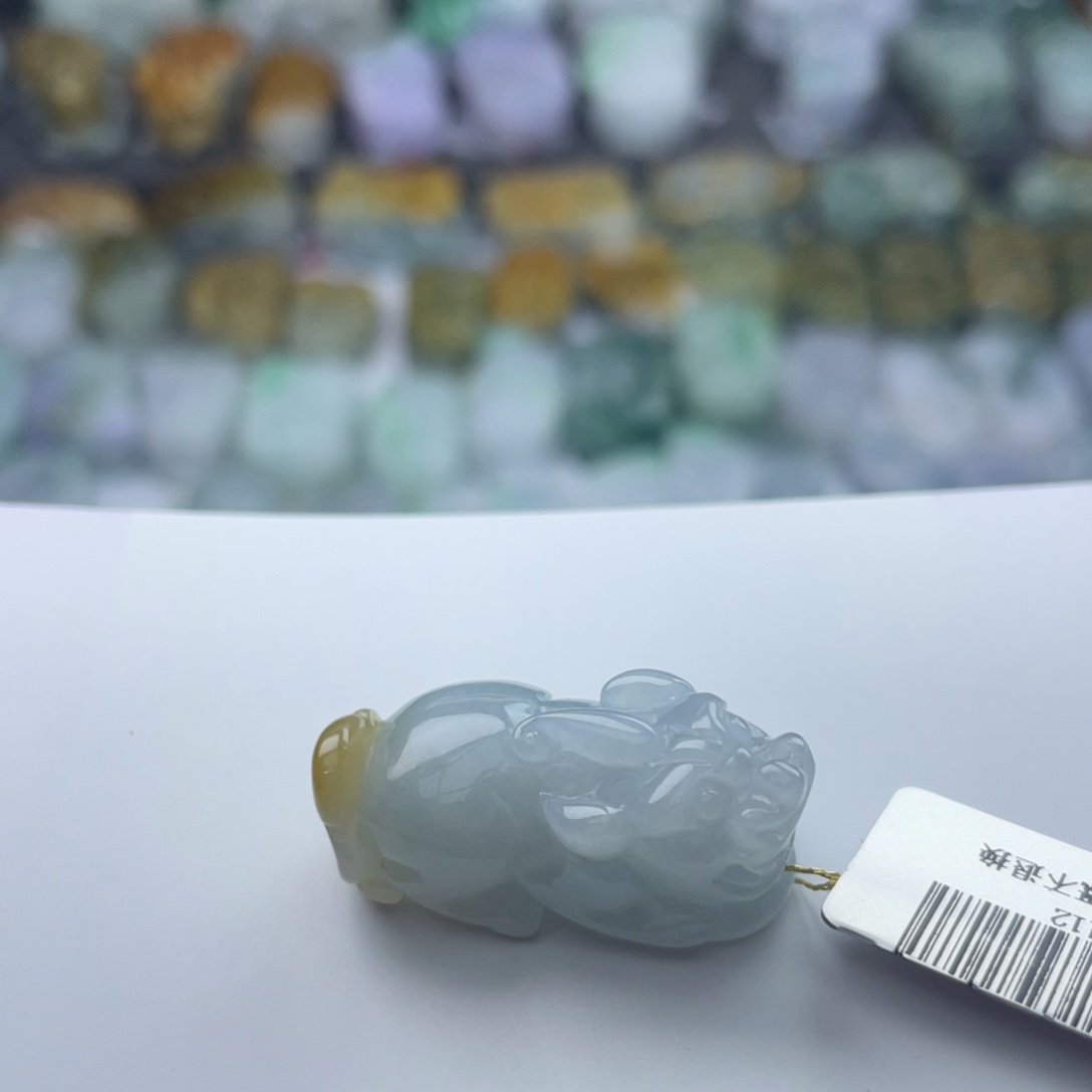 翡翠未镶嵌颈饰貔貅