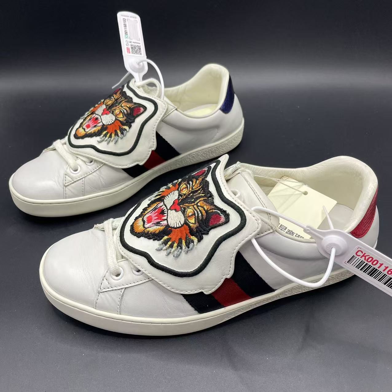 95新 GUCCI/古驰 男士虎头贴片小白板鞋39.5码 los164 