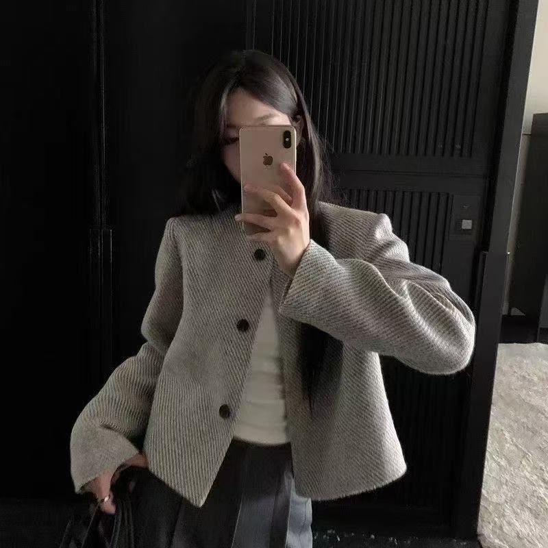 2025年秋季新款气质名媛小香风复古单排扣宽松显瘦百搭外套女