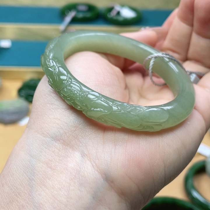 和田玉手镯53圈口  编号90未镶嵌水*