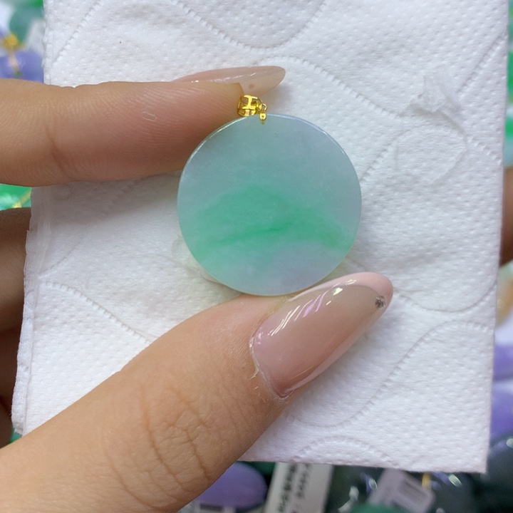 颈饰18K金镶嵌翡翠