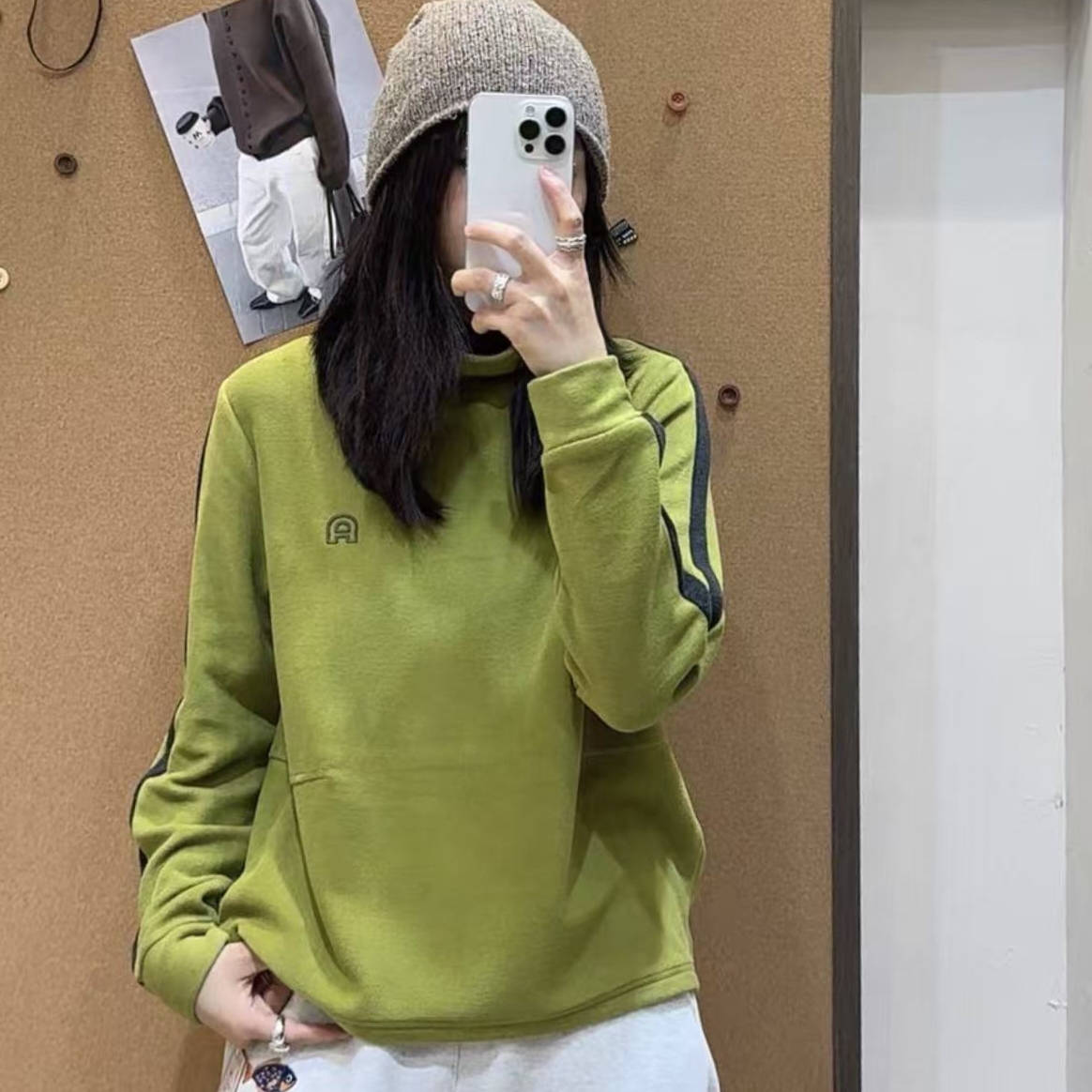69116  休闲时尚显瘦高弹刺绣小标中领上衣